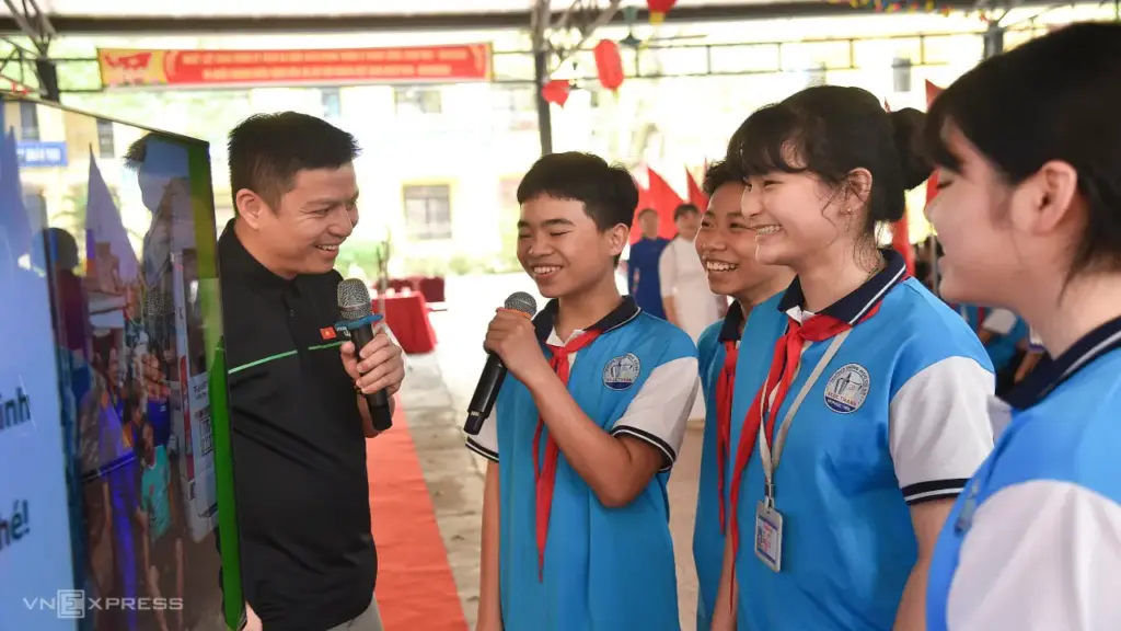 Cựu hacker Hiếu PC hướng dẫn học sinh dùng AI