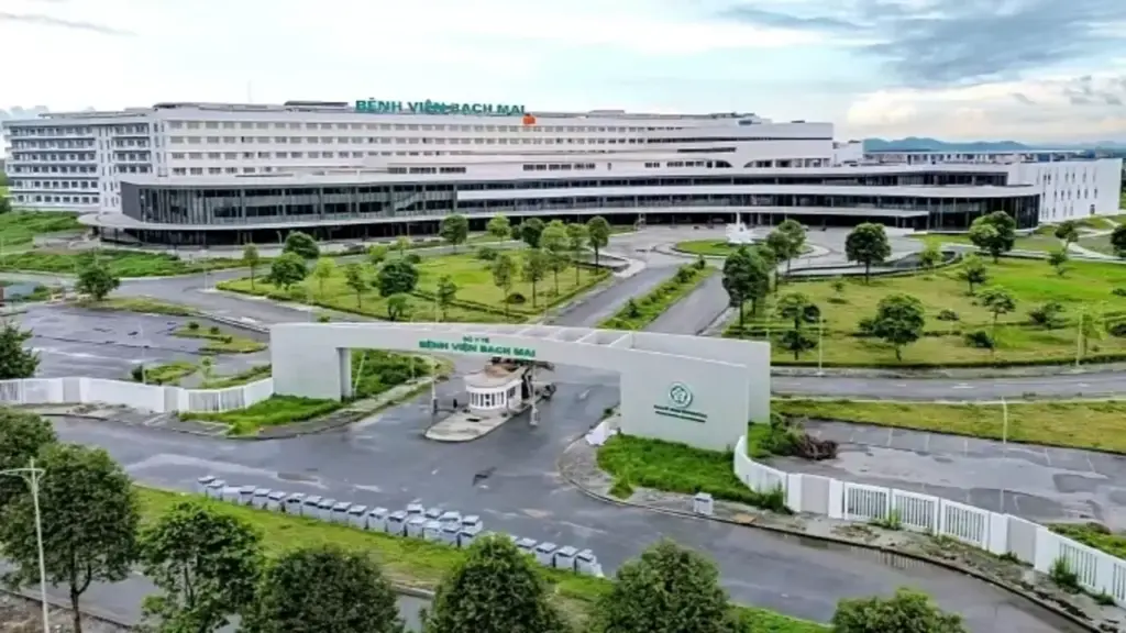 Đề xuất hỗ trợ tiền nhà, xe cho y bác sĩ làm việc tại bệnh viện Bạch Mai, Việt Đức 2
