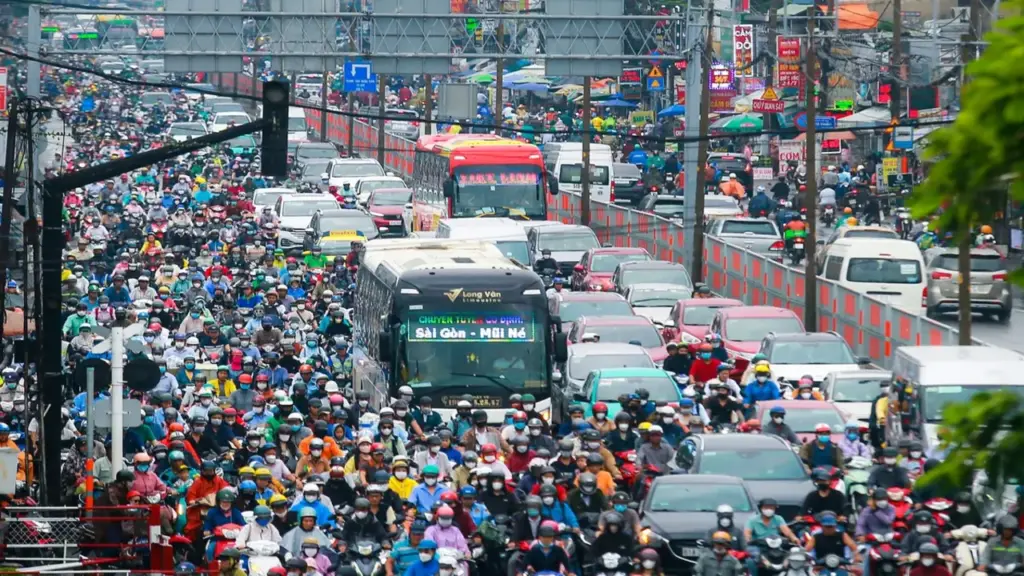 Đề xuất lùi tiến độ mở rộng quốc lộ 13 vì vướng tái định cư, chồng lấn dự án