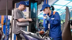 Đề xuất tạm ứng quỹ bình ổn 4.000-5.000 đồng mỗi lít xăng dầu