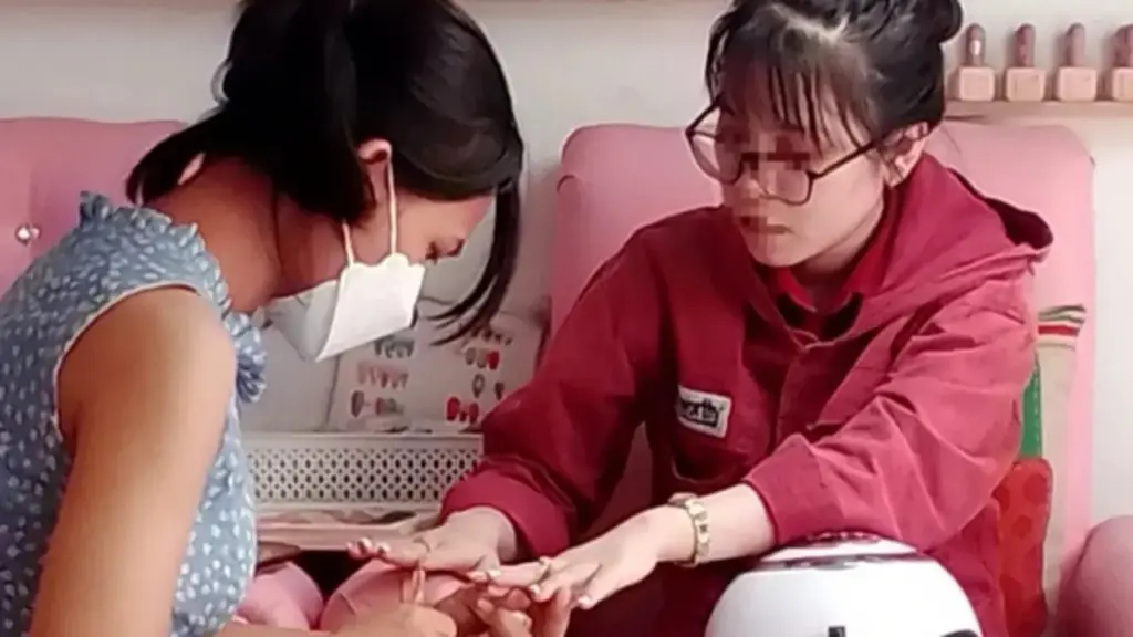 Đẹp thì có đẹp nhưng làm nail sao cho an toàn?