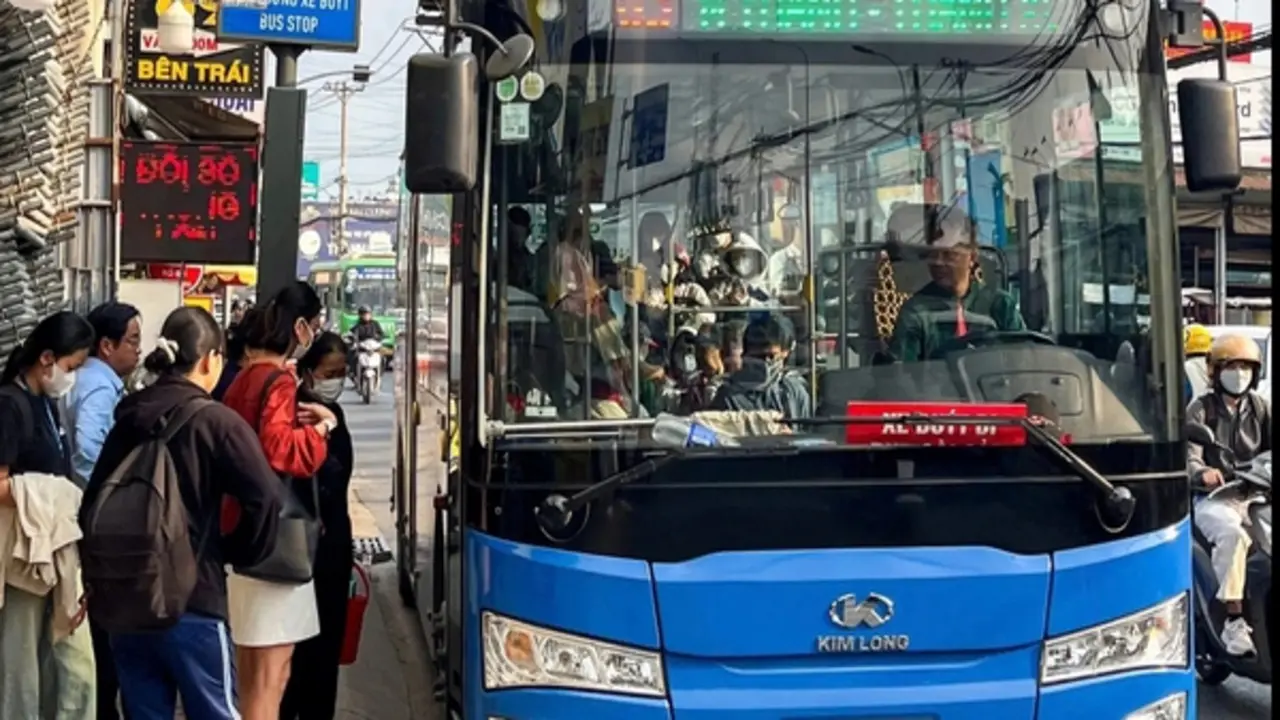 Đi xe buýt ở TP.HCM không nên bỏ qua 4 lưu ý này...