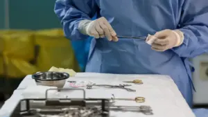 Đột quỵ sau 60 phút cấy mỡ làm đẹp, người phụ nữ phải cắt sọ não