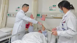 Đột quỵ tuổi 33 do sai lầm khi đi xoa bóp giảm đau vai gáy