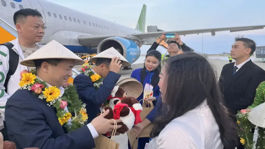 Du khách Trung Quốc sang Việt Nam quét QR Alipay, thanh toán ‘như ở nhà’