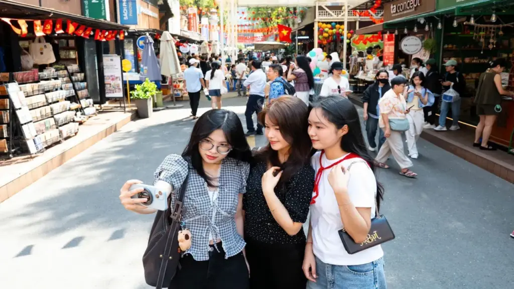 Du lịch 30-4 và 1-5: Staycation lên ngôi, khách sạn TP.HCM tung loạt trải nghiệm hấp dẫn