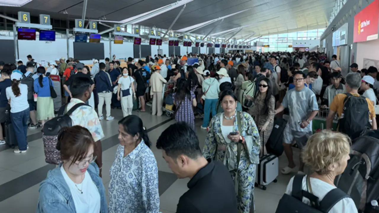 Du lịch cận lễ tăng nhiệt