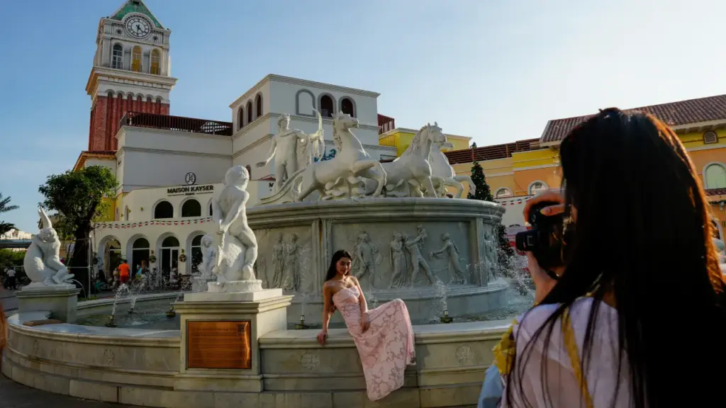 Du lịch hè ngốn thêm tiền vì giá vé máy bay tăng cao