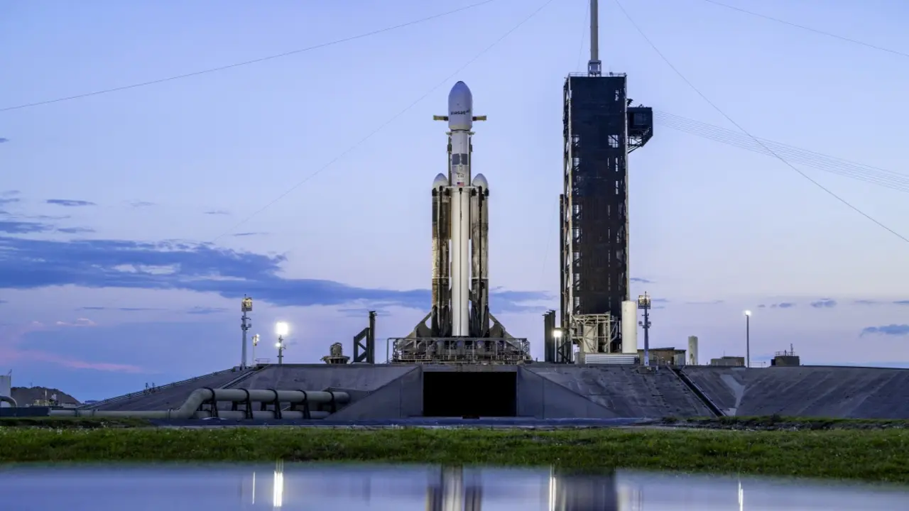 Falcon Heavy hoãn phóng phút chót, vệ tinh Internet phủ sóng châu Á lỡ hẹn