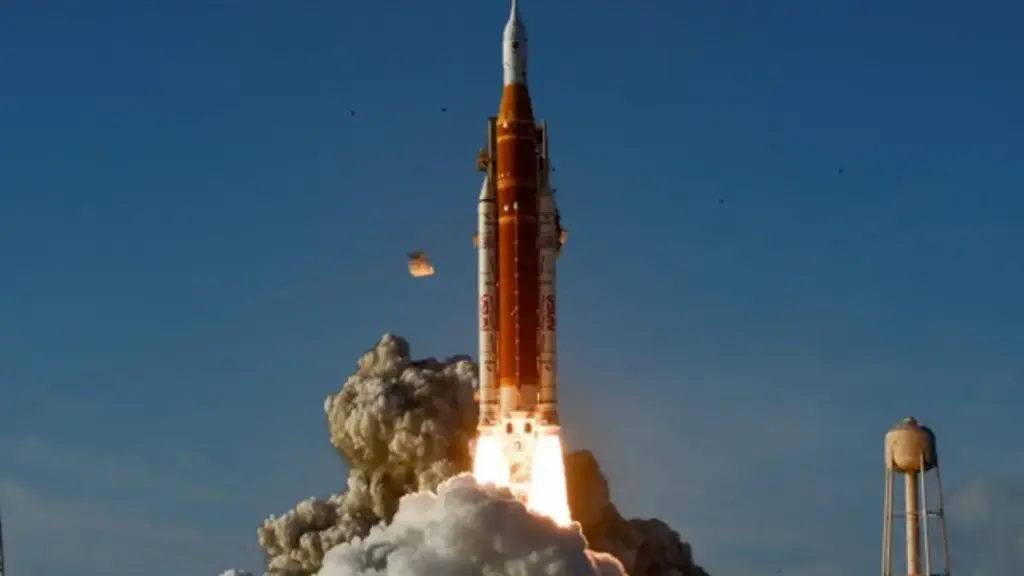 Gay cấn đường đua lên mặt trăng