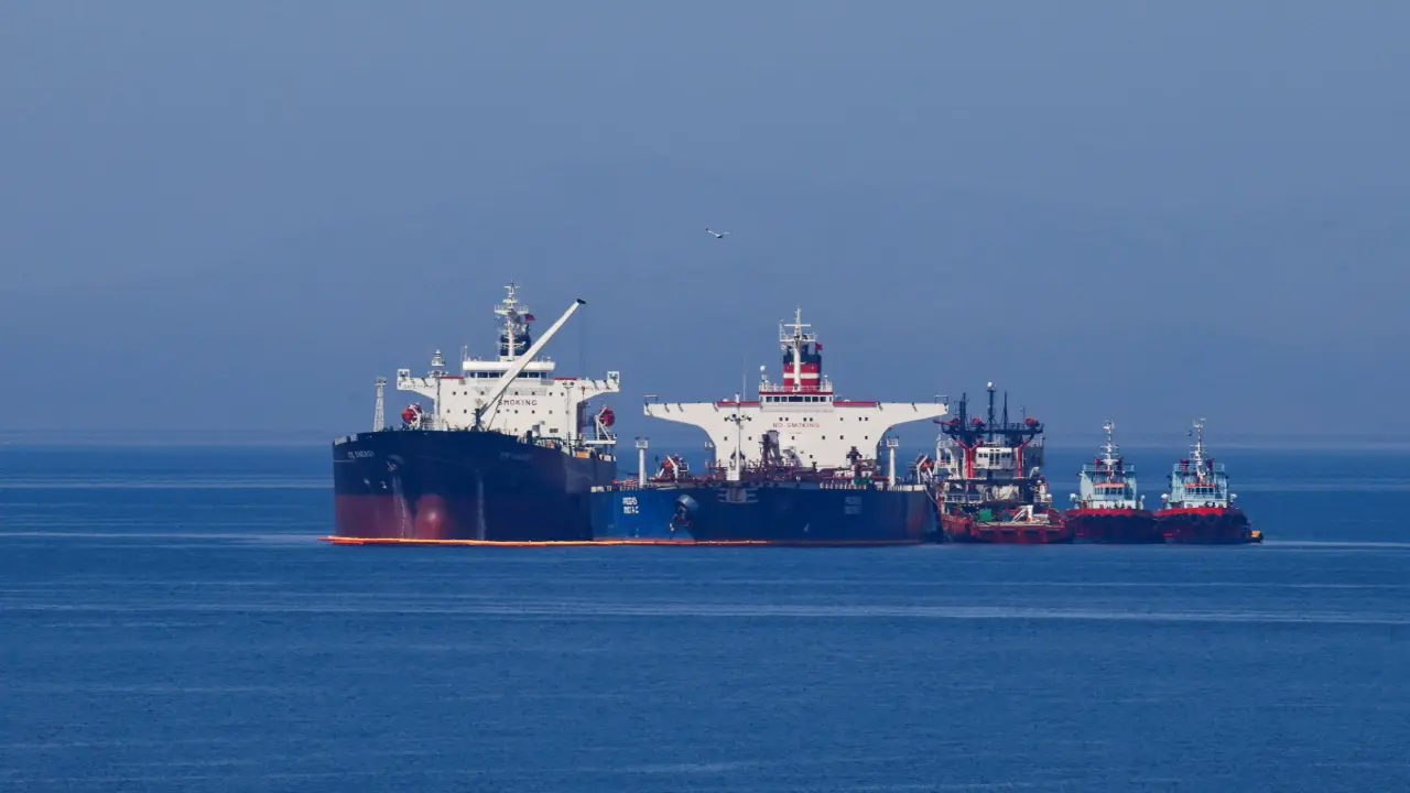 Giá dầu bật tăng khi ông Trump dọa không kích Iran thêm 2-3 tuần