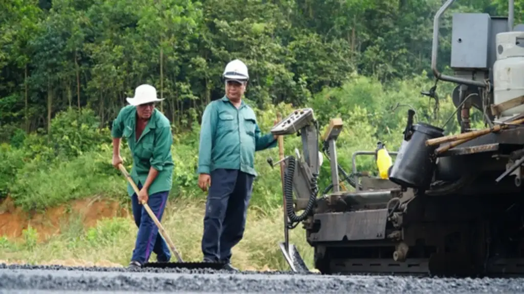 Giá dầu tăng cao làm ảnh hưởng các dự án kết nối sân bay Long Thành