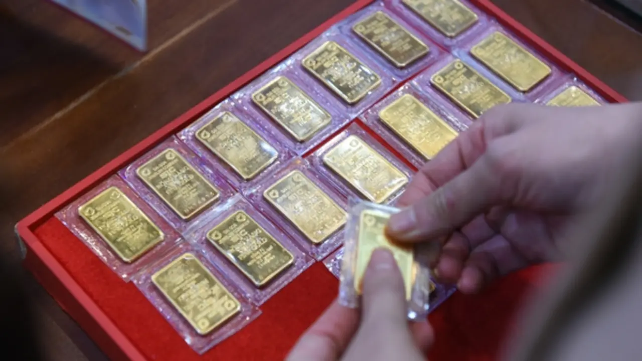 Giá vàng, bạc trượt không phanh