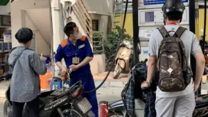 Giá xăng dầu giảm mạnh, dầu diesel giảm gần 10.000 đồng/lít