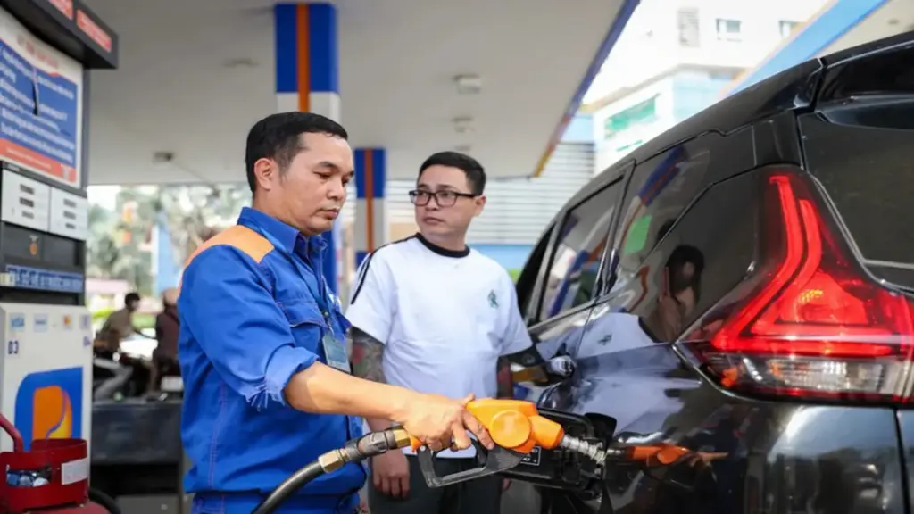 Giá xăng Việt Nam thấp hơn nhiều nước, Singapore lên hơn 70.000 đồng/lít, Thái Lan gần 35.000 đồng