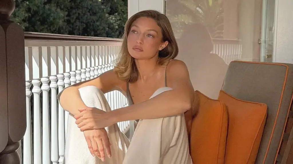 Gigi Hadid bức xúc khi bị nhắc tên trong hồ sơ Epstein