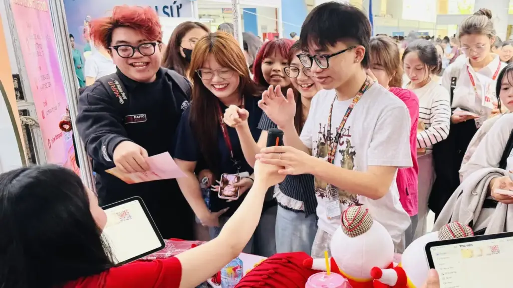 Giúp sinh viên trải nghiệm trực tiếp yêu cầu từ doanh nghiệp