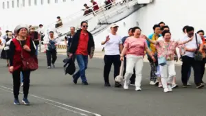 Gỡ điểm nghẽn thủ tục, tăng tốc hút khách tàu biển đến Khánh Hòa