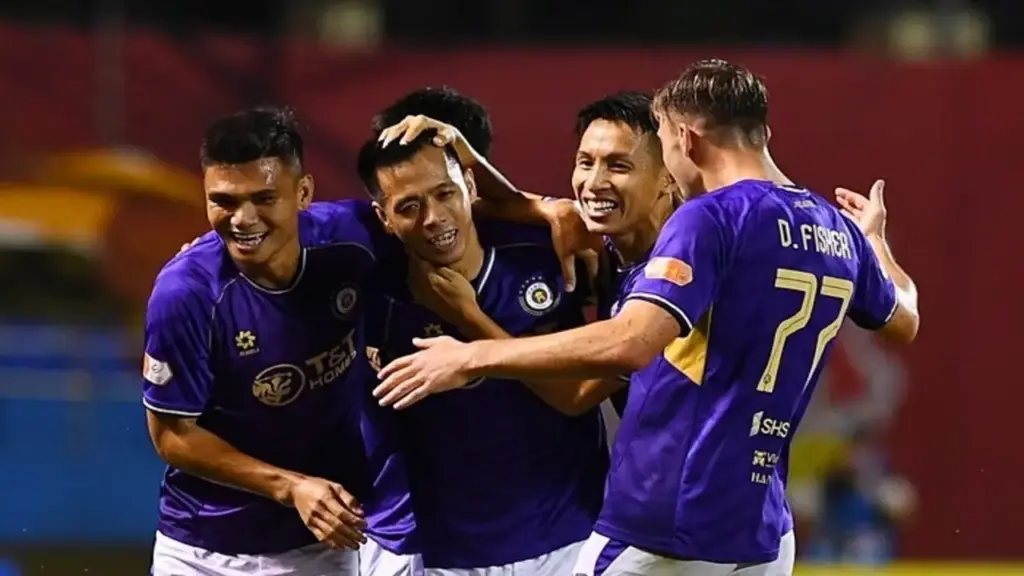 Hà Nội FC hạ Ninh Bình để áp sát top 3 V-League