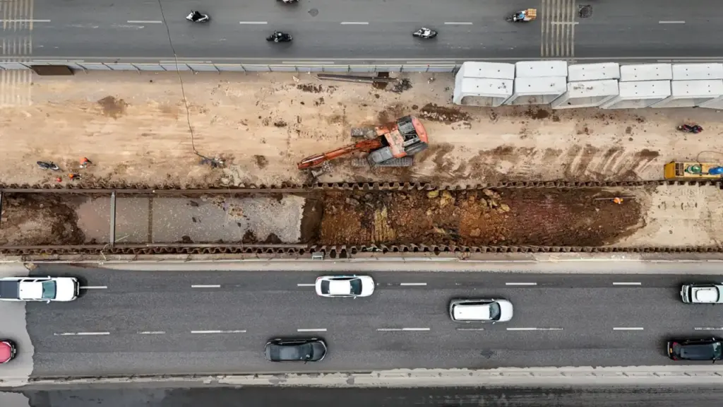 Hà Nội rào chắn đường Đặng Văn Ngữ, Trần Cung, Lê Duẩn... làm dự án chống ngập