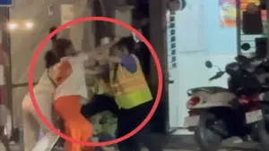 Hai nhân viên gác chắn bị đánh tới tấp khi đang làm nhiệm vụ