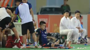 HLV Polking vẫn cẩn trọng tuyệt đối, Quang Hải bị lật cổ chân nhưng thật may là…,