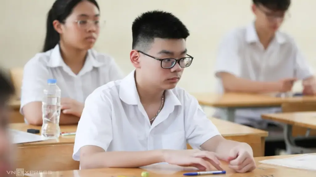 Học sinh tăng 'phi mã', cuộc đua lớp 10 khó giảm nhiệt