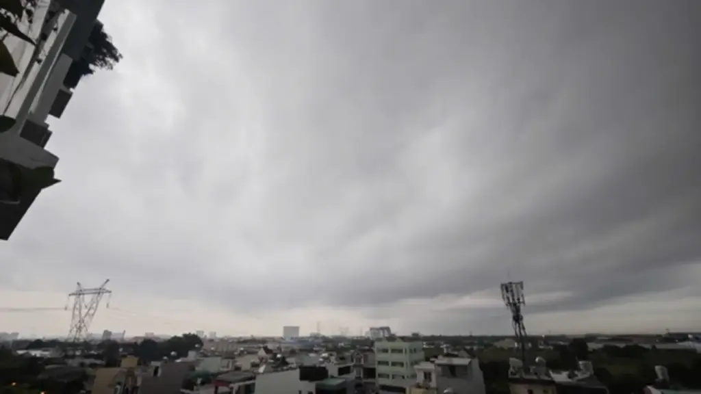 Hôm nay, TP.HCM có mưa trái mùa, tuần sau nắng nóng gia tăng