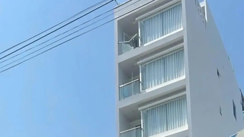 Hy hữu: Nam thanh niên thoát chết dù rơi từ tầng 7 tòa nhà ở Nha Trang