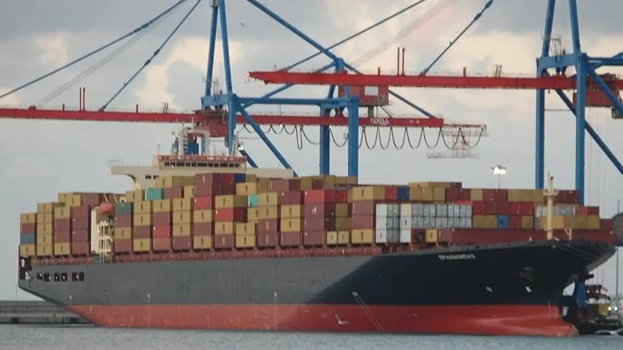 Iran nêu lý do bắt tàu hàng ở Hormuz