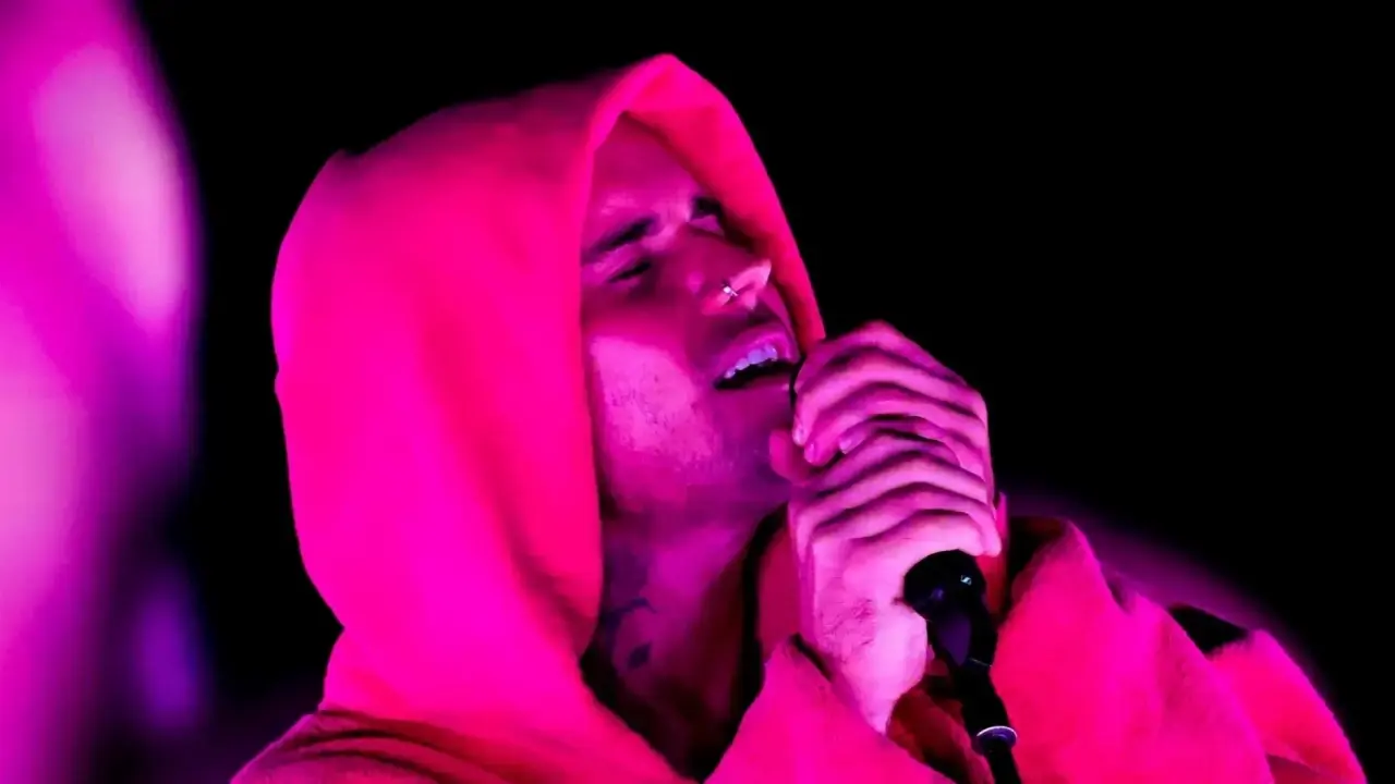 Justin Bieber diện trang phục của NTK gốc Việt