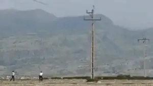 Khoảnh khắc trực thăng Mỹ bị nhắm bắn khi bay thấp ở Iran