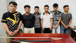 Khởi tố 6 bị can mang hung khí chém trọng thương 2 người chạy xe máy nẹt pô