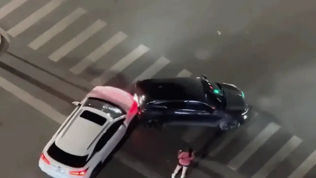 Khởi tố tài xế Lexus tông liên hoàn 6 xe lúc nửa đêm