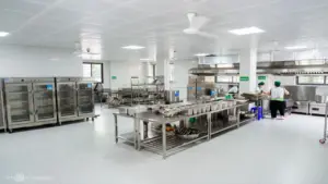 Kiểm tra đột xuất bếp ăn tập thể tại Hà Nội, Ninh Bình