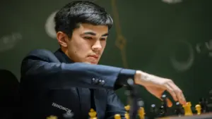 Kỳ thủ 20 tuổi Sindarov đứng đầu bảng đấu tranh ngôi Vua cờ