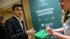 Kỳ thủ 20 tuổi tiếp tục gây bão tại giải cờ vua Candidates 2026