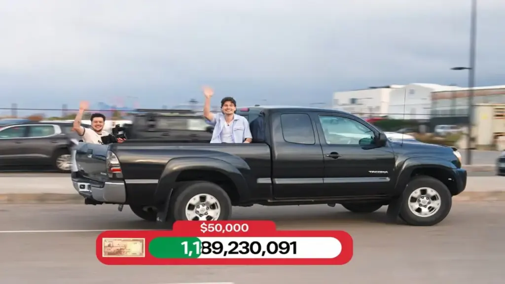 Làm tỉ phú ngắn hạn với 5 tỉ tiền rẻ nhất, ở biệt thự, du thuyền, mua xe Toyota