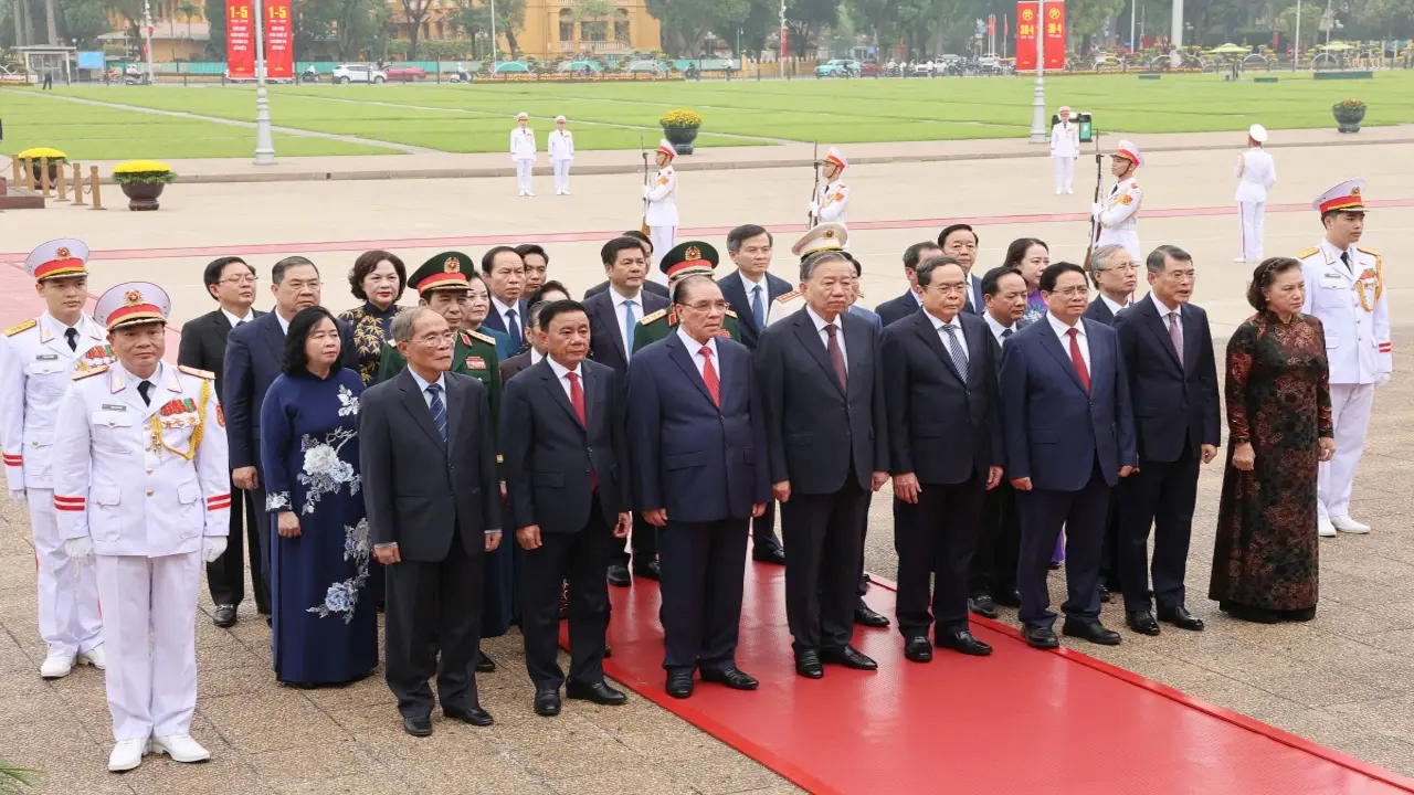 Lãnh đạo Đảng, Nhà nước vào Lăng viếng Chủ tịch Hồ Chí Minh (chờ)