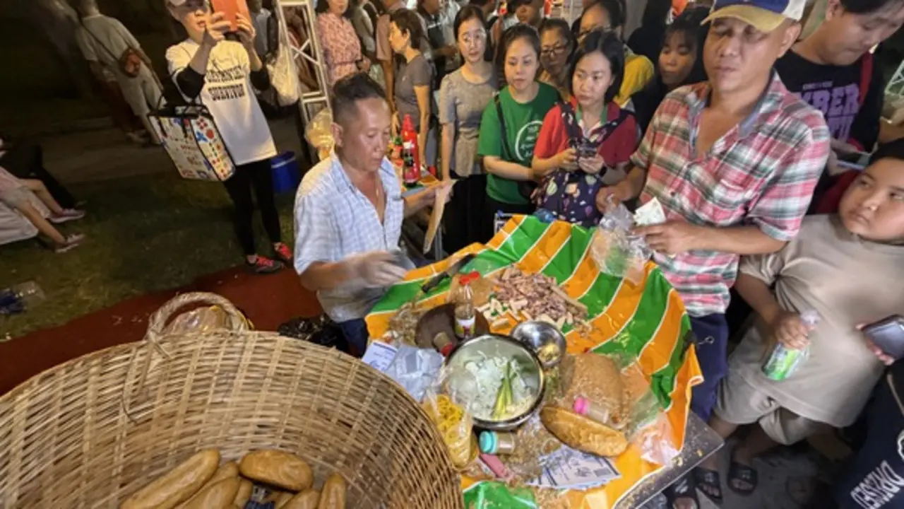 Lễ hội bánh mì thu hút hàng ngàn khách tới thưởng thức