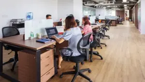 Lý do nhân viên văn phòng 'xuống sắc' sau vài giờ