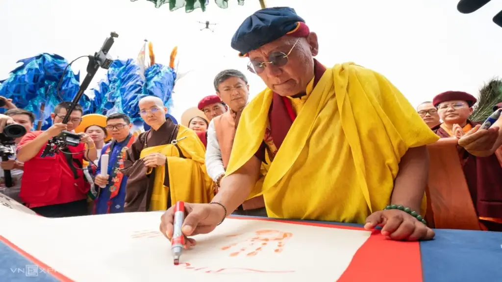 Mandala Tây Thiên khai mở cuộn thư pháp 200 mét