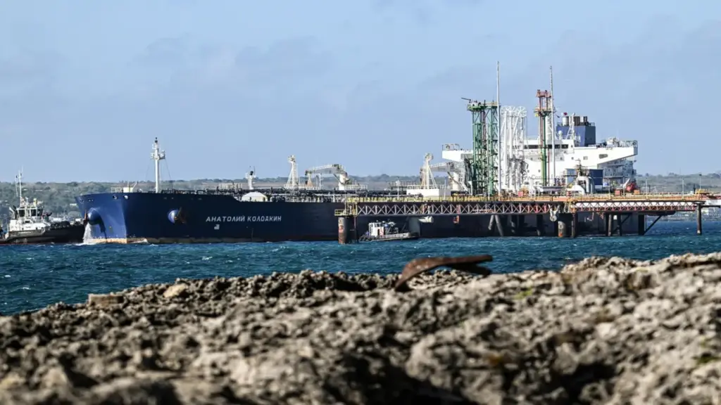 Matxcơva khẳng định không bỏ mặc Cuba, chuẩn bị gửi tàu dầu thứ hai