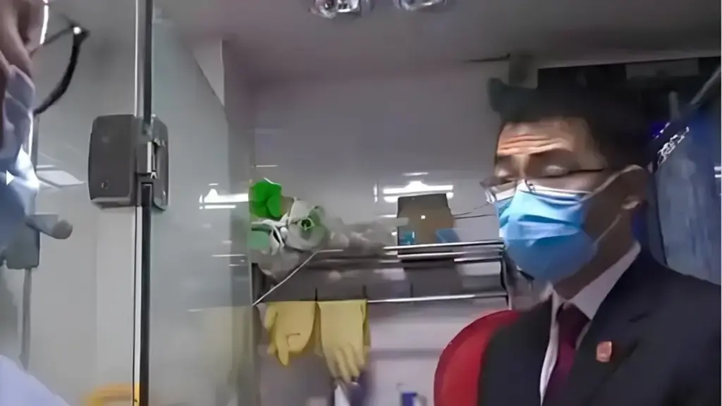 Mở chuyện ma gần 10 tiếng mỗi ngày để trả đũa hàng xóm