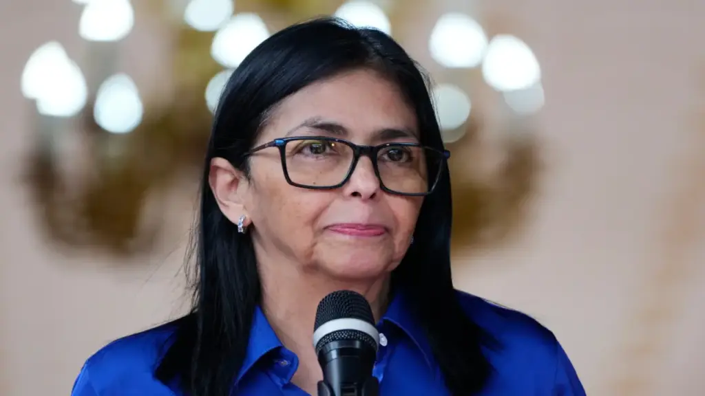 Mỹ dỡ trừng phạt với Tổng thống lâm thời Venezuela