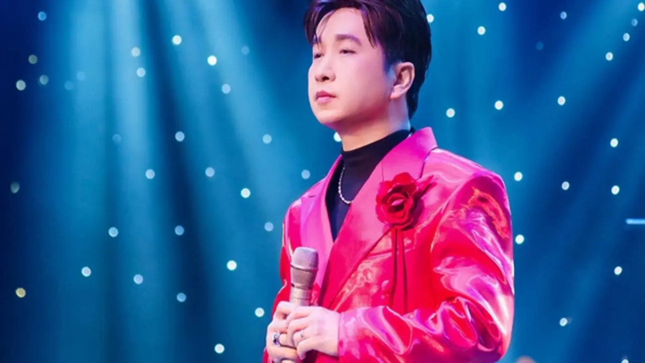 Nam ca sĩ tự nhận mình trưởng thành hơn sau 25 năm làm nghề, tiết lộ hôn nhân với vợ trẻ kém 12 tuổi