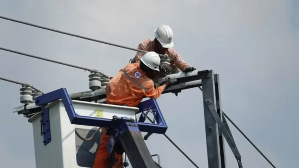 Nắng nóng đến sớm, lại lo thiếu điện