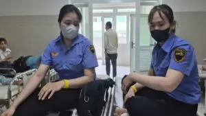 Ngăn người vượt rào chắn đường sắt, bị đánh ngất xỉu: '20 năm làm nghề chưa từng thấy'