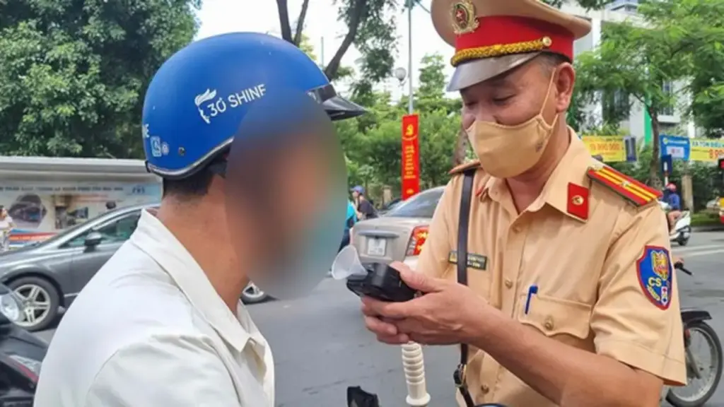 Ngày 30/4, hơn 2.100 tài xế vi phạm nồng độ cồn