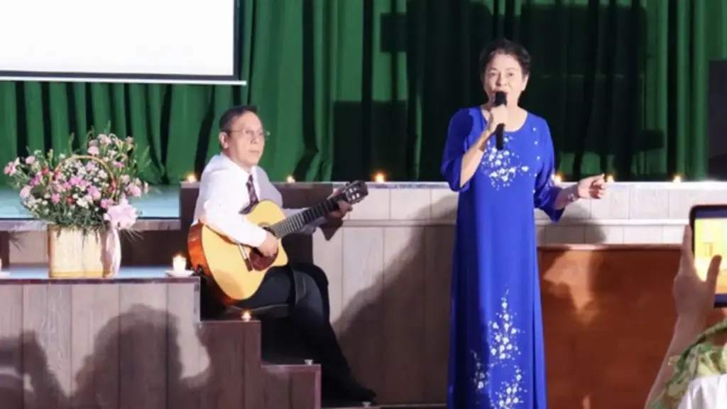 Nghe bác sĩ hát giữa bệnh viện, bệnh nhân tai biến nói ‘Tôi thấy ấm lòng!'